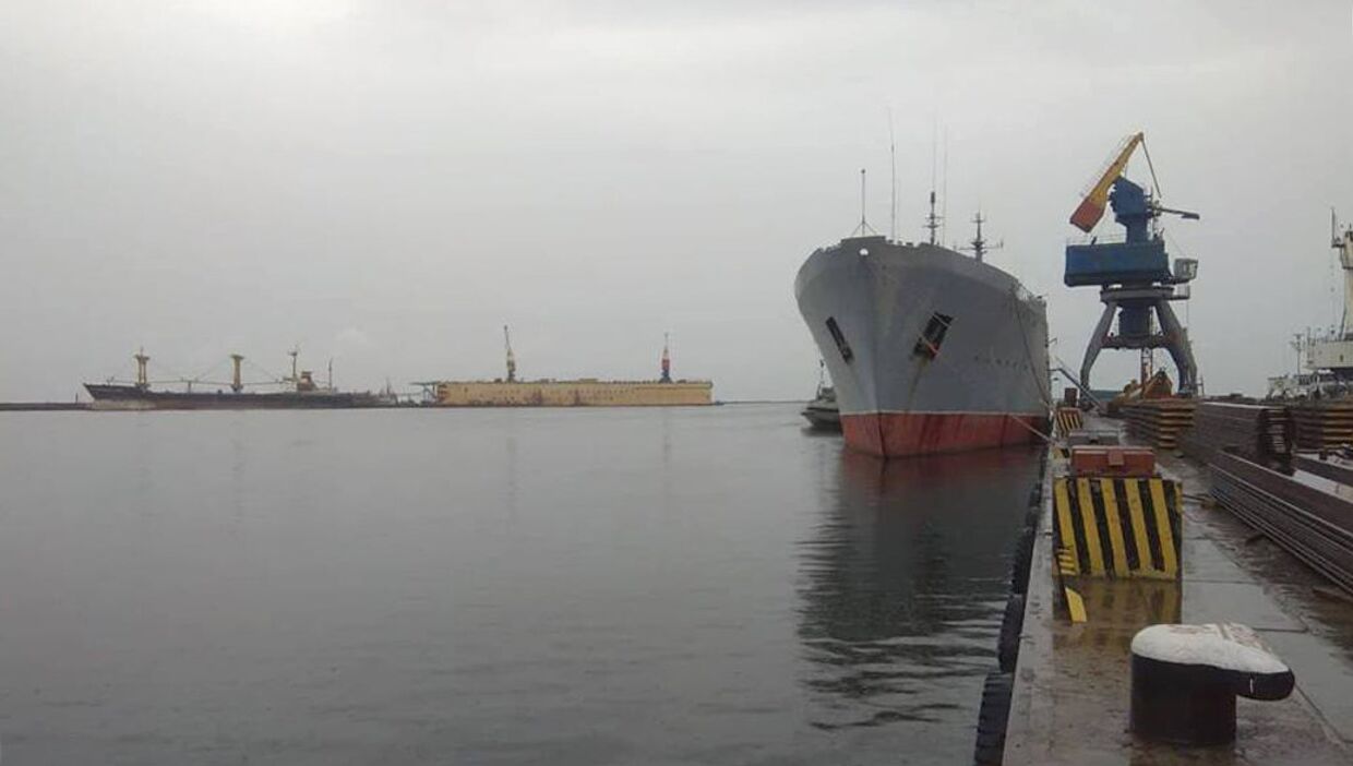 Корабль ВМС Украины в Мариуполе