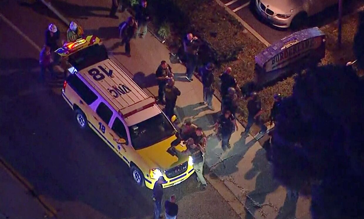 Полиция на месте стрельбы в городе Таузенд-Окс в Калифорнии