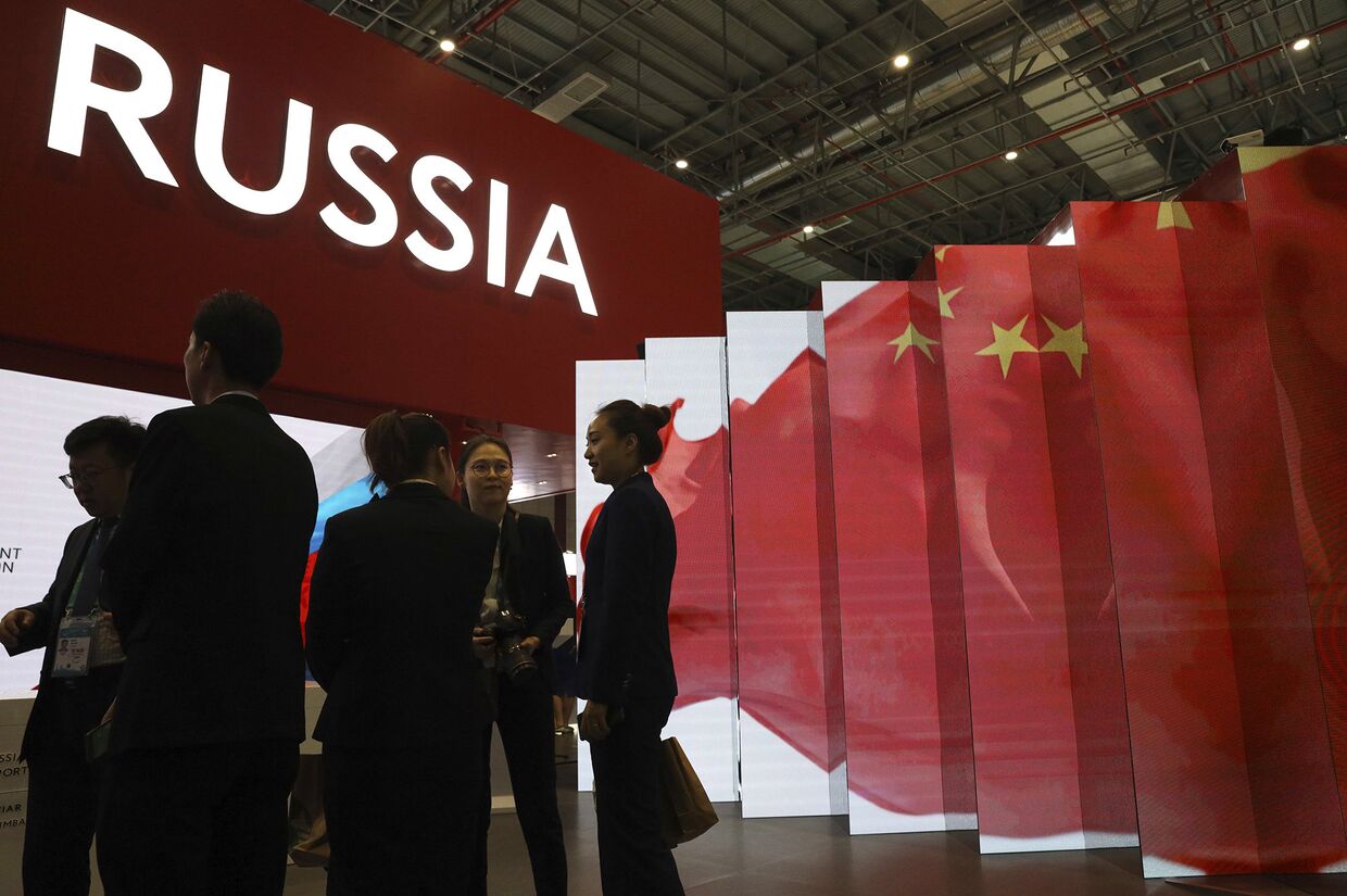Экспозиция российских компаний по производству пищевой и сельскохозяйственной продукции на Первой китайской международной импортной выставки в Шанхае
