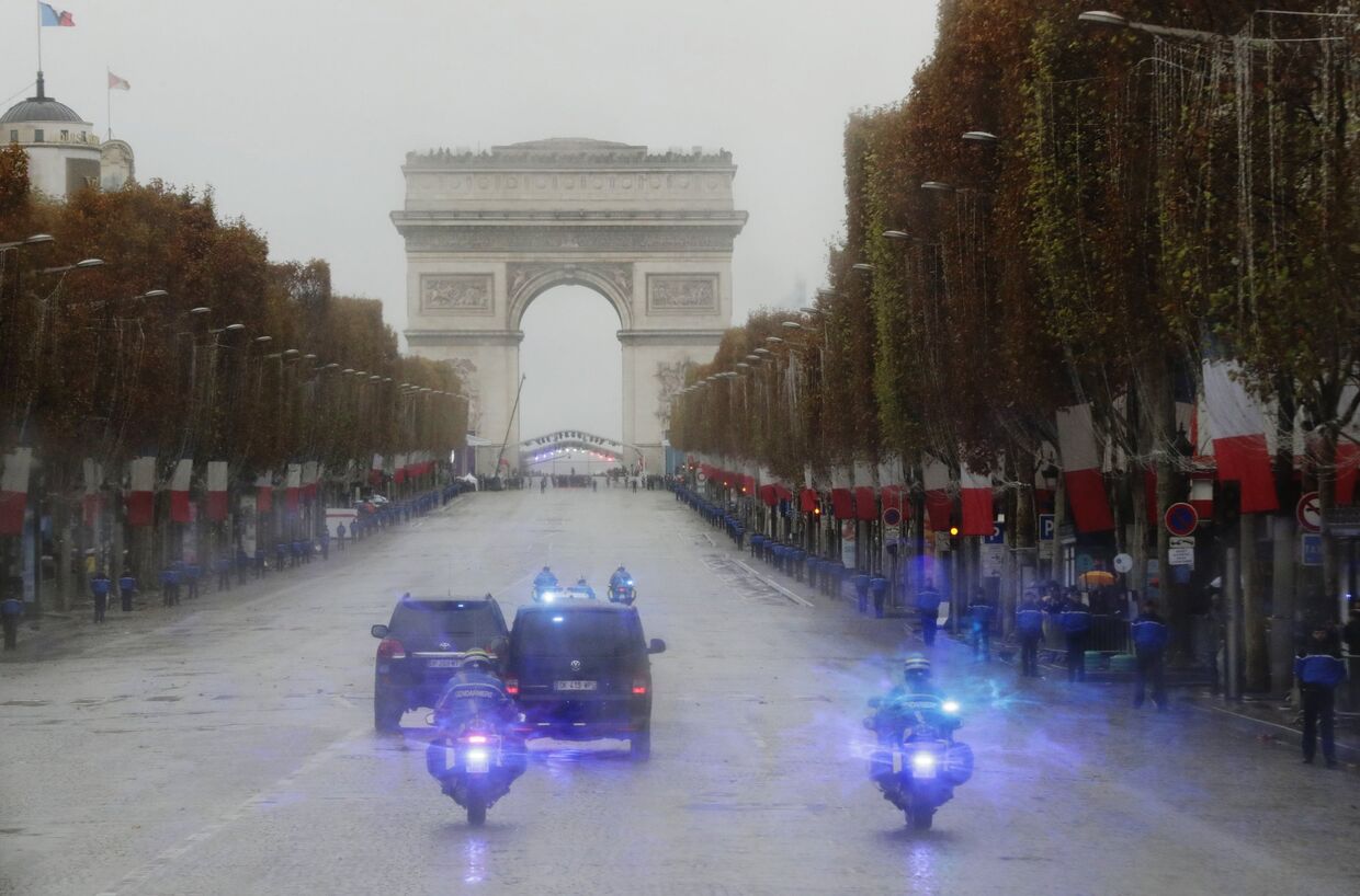 У Триумфальной арки в Париже перед началом мемориального мероприятия по случаю 100-летия окончания Первой мировой войны. 11 ноября 2018