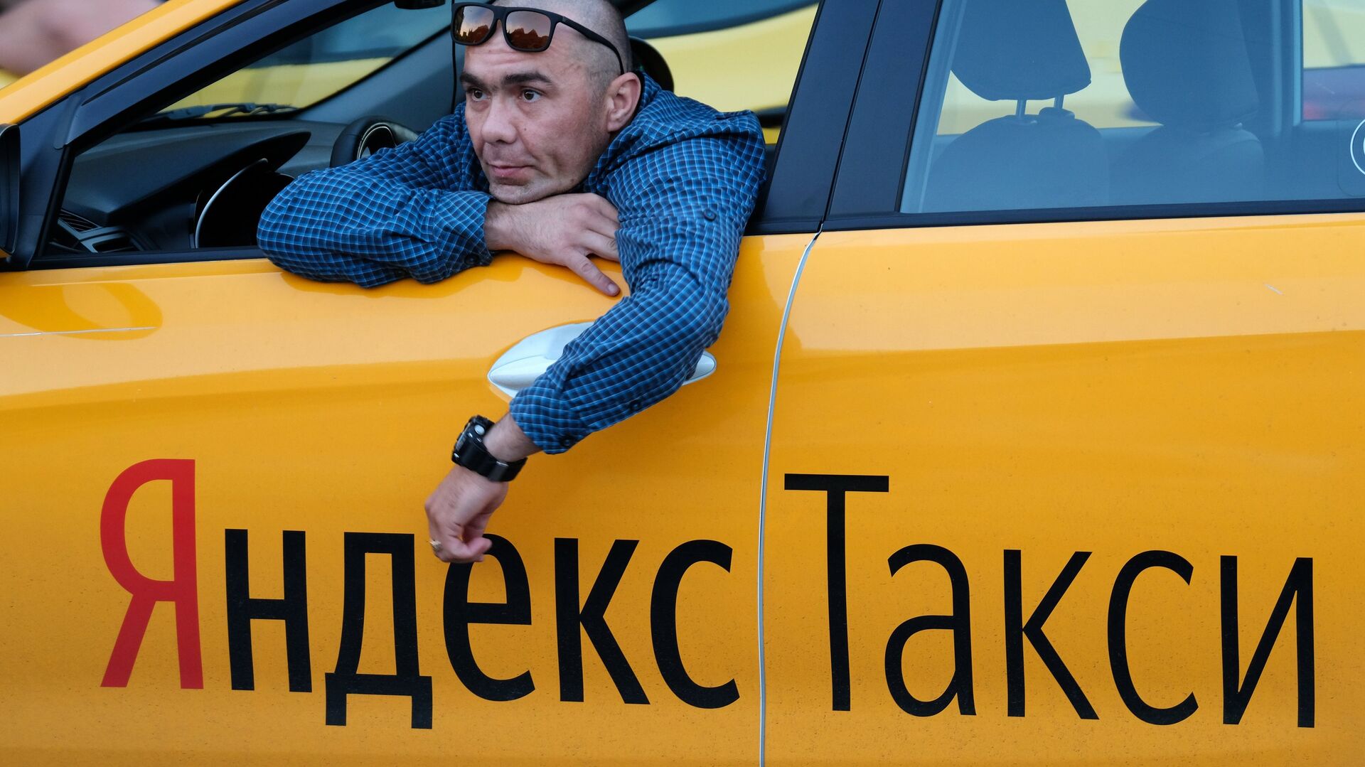 Водитель автомобиля Яндекс.Такси в Москве - ИноСМИ, 1920, 25.09.2019