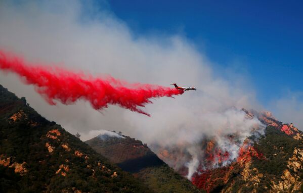 Тушение лесных пожаров в Малибу, Калифорния