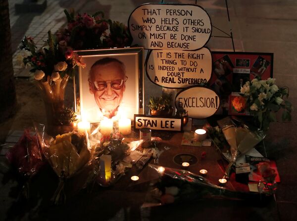 Мемориал в память об авторе комиксов Стэне Ли на голливудской «Аллее славы»