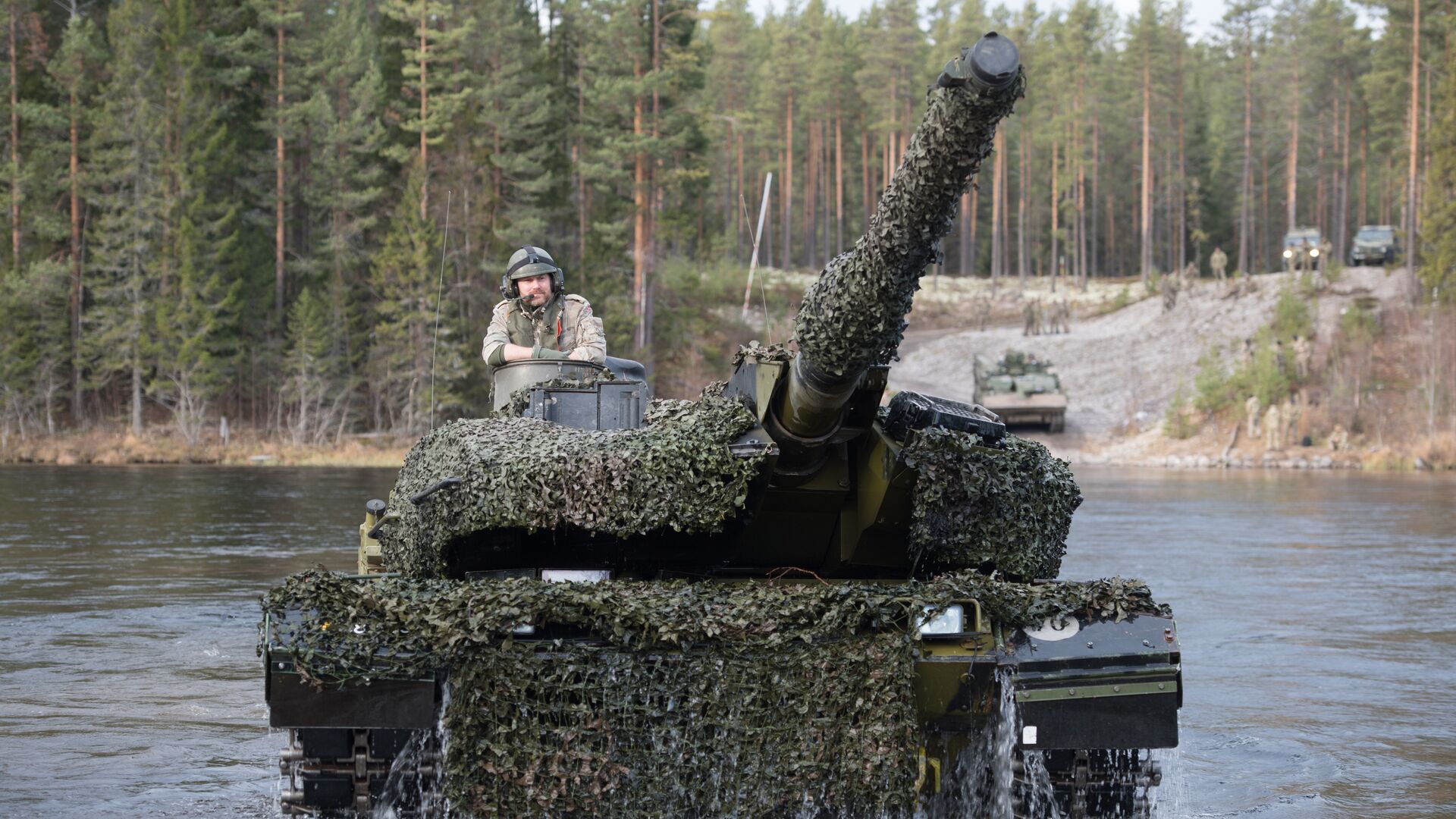 Датский танк Leopard 2 форсирует реку во время совместных учений войск НАТО Trident Juncture 2018 (Единый трезубец) в Норвегии - ИноСМИ, 1920, 16.01.2023