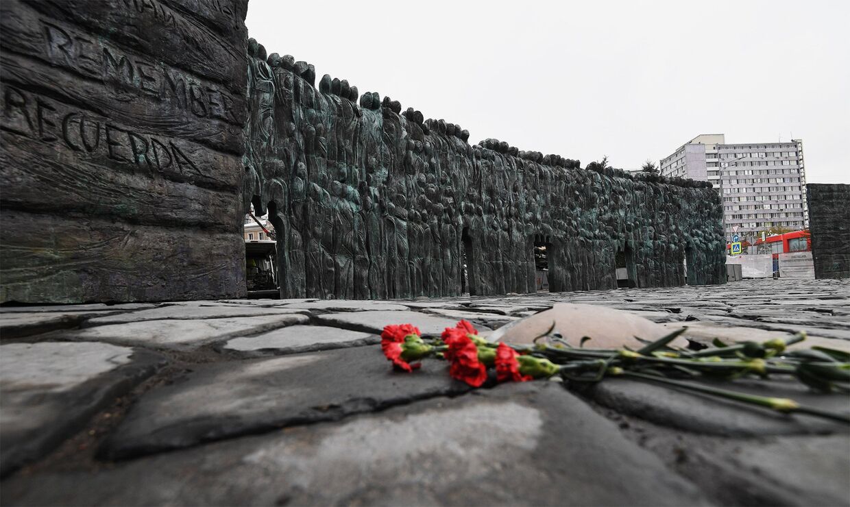 Монумент жертвам политических репрессий Стена скорби в Москве. 27 октября 2017