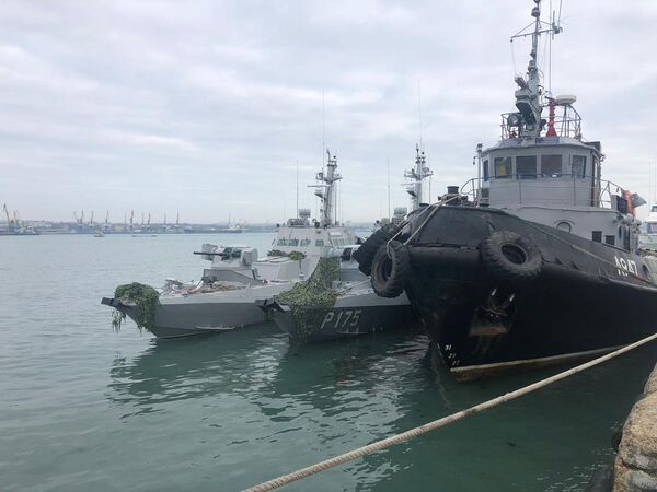 Корабли ВМС Украины, задержанные пограничной службой РФ за нарушение государственной границы России, в порту Керчи