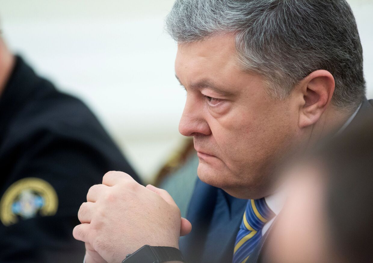 Президент Украины Петр Порошенко на заседании Совета национальной безопасности и обороны Украины