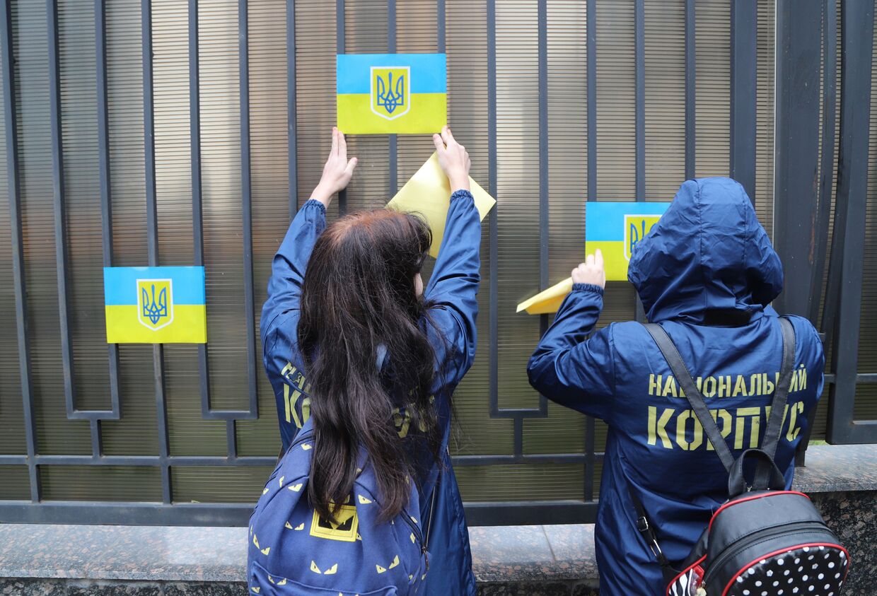 Акция протеста у российского консульства в Одессе, Украина