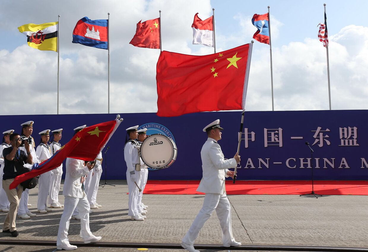 Церемония открытия военно-морских учений в китайском порту Чжаньцзян