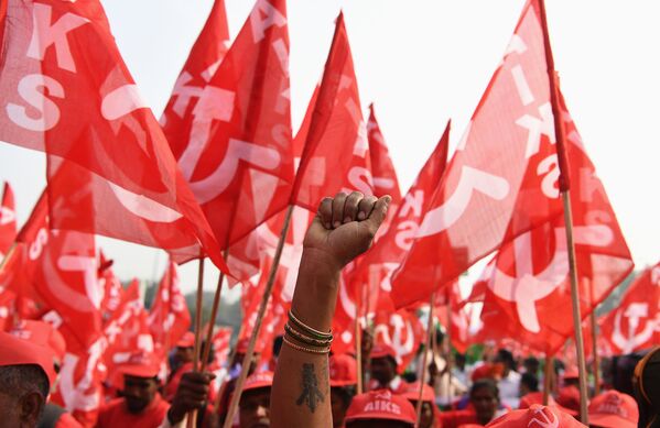 Индийские фермеры во время акции протеста, организованной коммунистической партией Индии в Нью-Дели