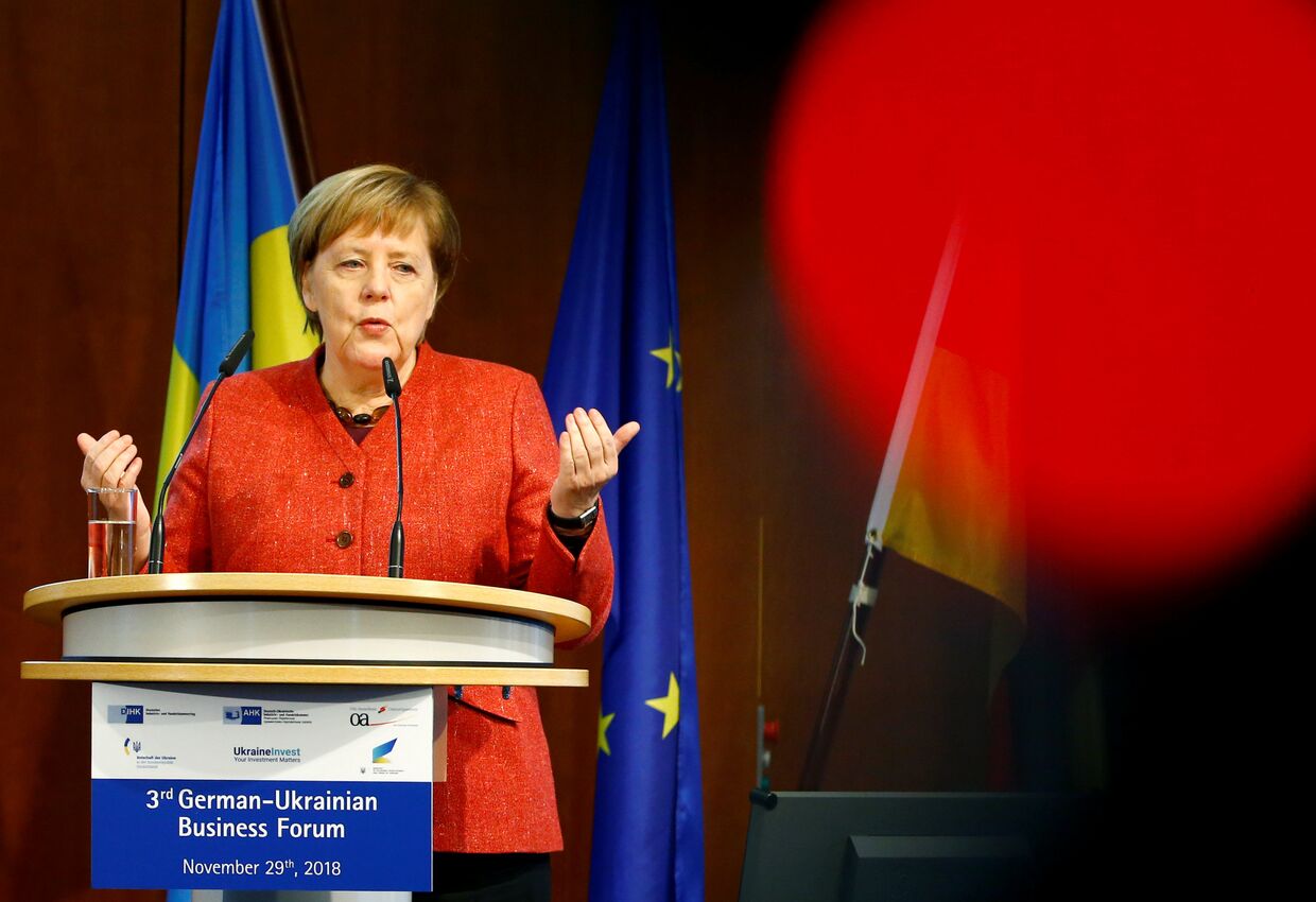 Канцлер Германии Ангела Меркель выступает на немецко-украинском бизнес-форуме в Берлине