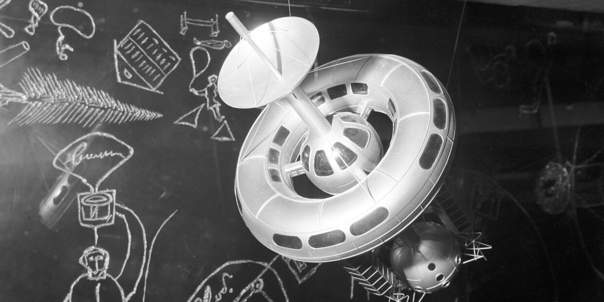 Макет внеземной станции для проведения исследований в космосе Макет внеземной станции для проведения исследований в космосе