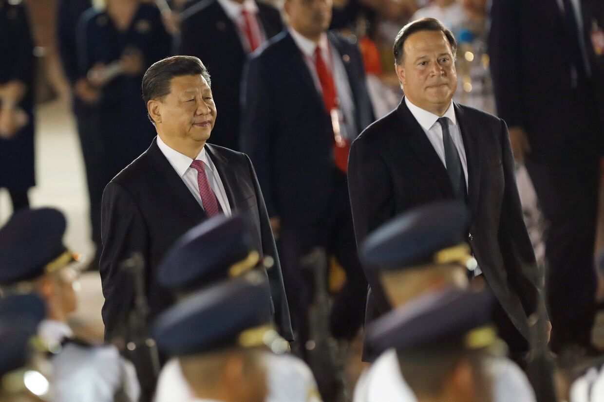 Председатель КНР Си Цзиньпин и президент Панамы Хуан Карлос Варела