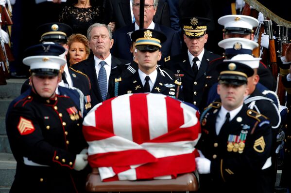 Церемония прощания с бывшим президентом США Джорджем Бушем-старшим в Вашингтоне