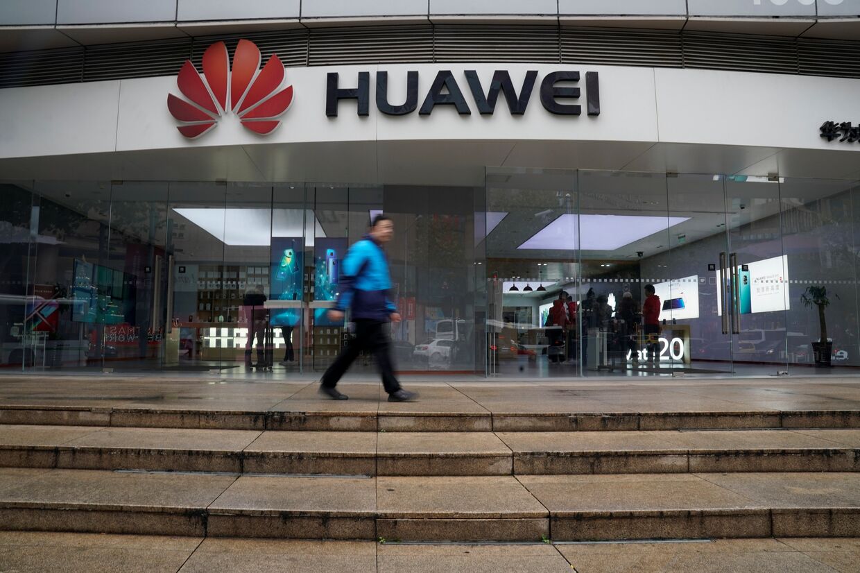 Магазин Huawei в торговом центре в Шанхае