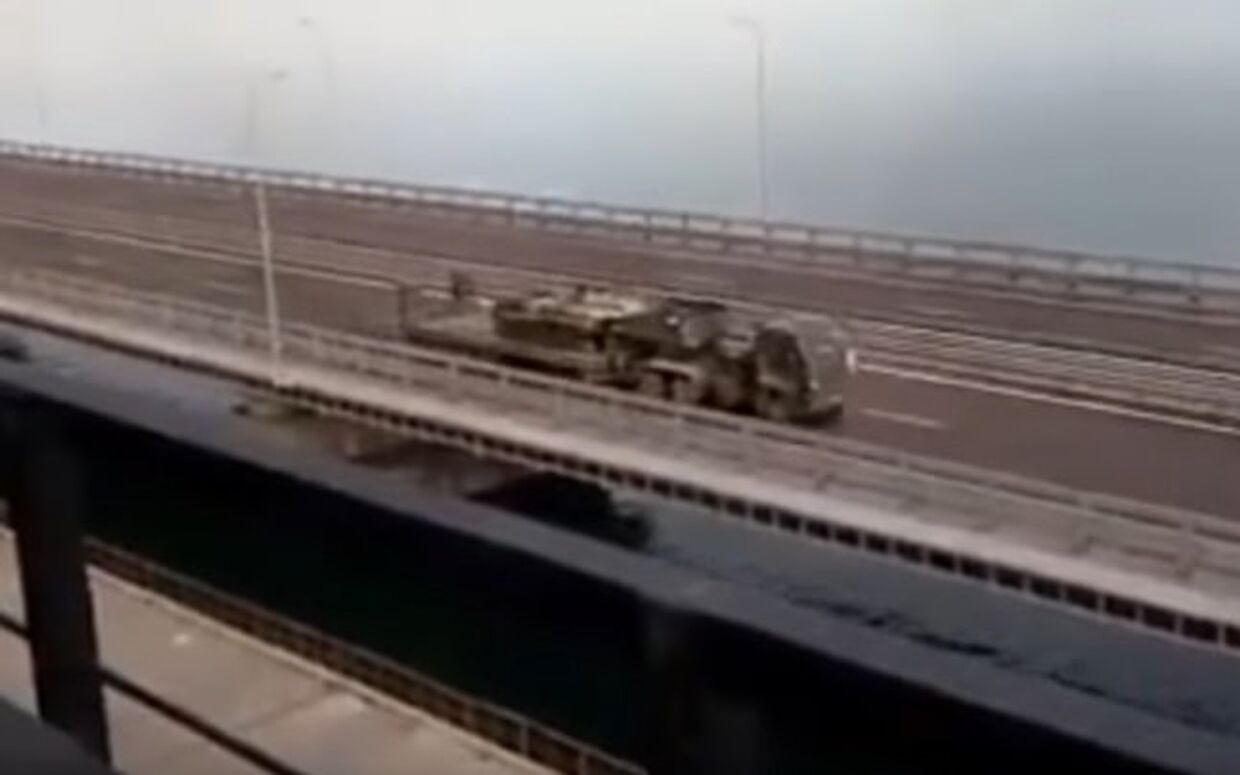 Танки на Крымском мосту