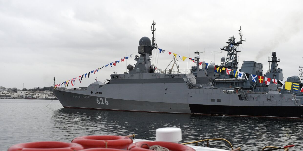 Поднятие флага на корабле  «Орехово-Зуево Севастополе