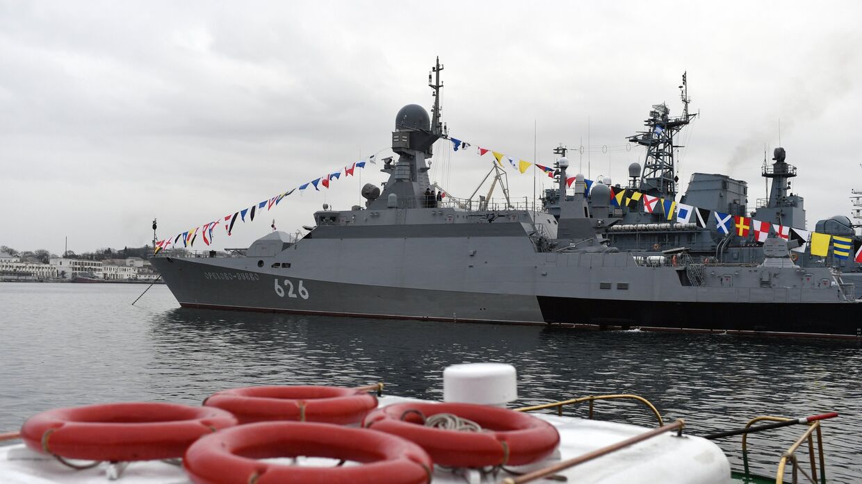 Поднятие флага на корабле  «Орехово-Зуево Севастополе