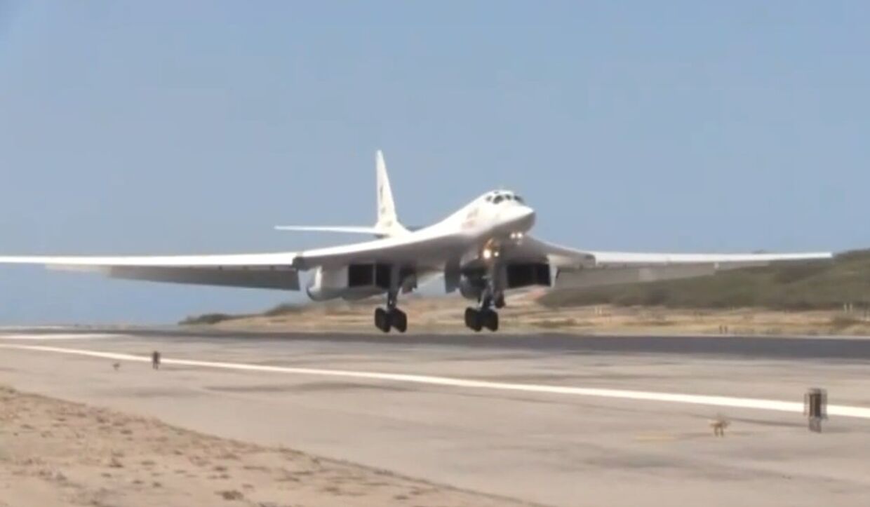 Ту-160 совершили перелет в Венесуэлу