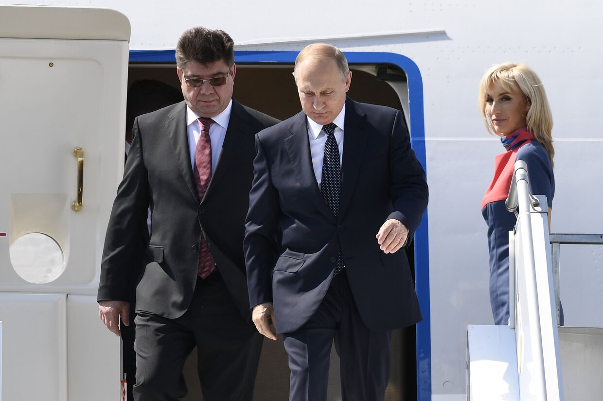 Президент России Владимир Путин и посол России в Финляндии Павел Кузнецов