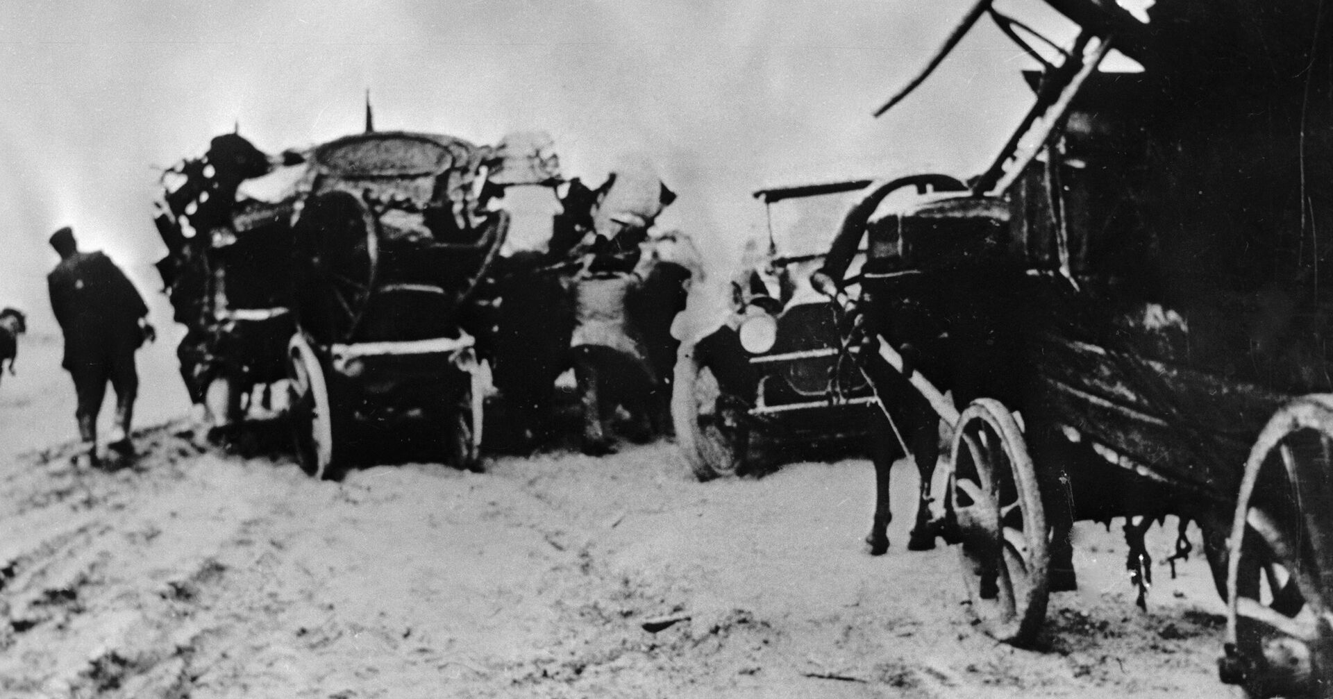 Жители города Умань, погрузив свои пожитки в телеги, убегают от петлюровцев - ИноСМИ, 1920, 27.01.2021