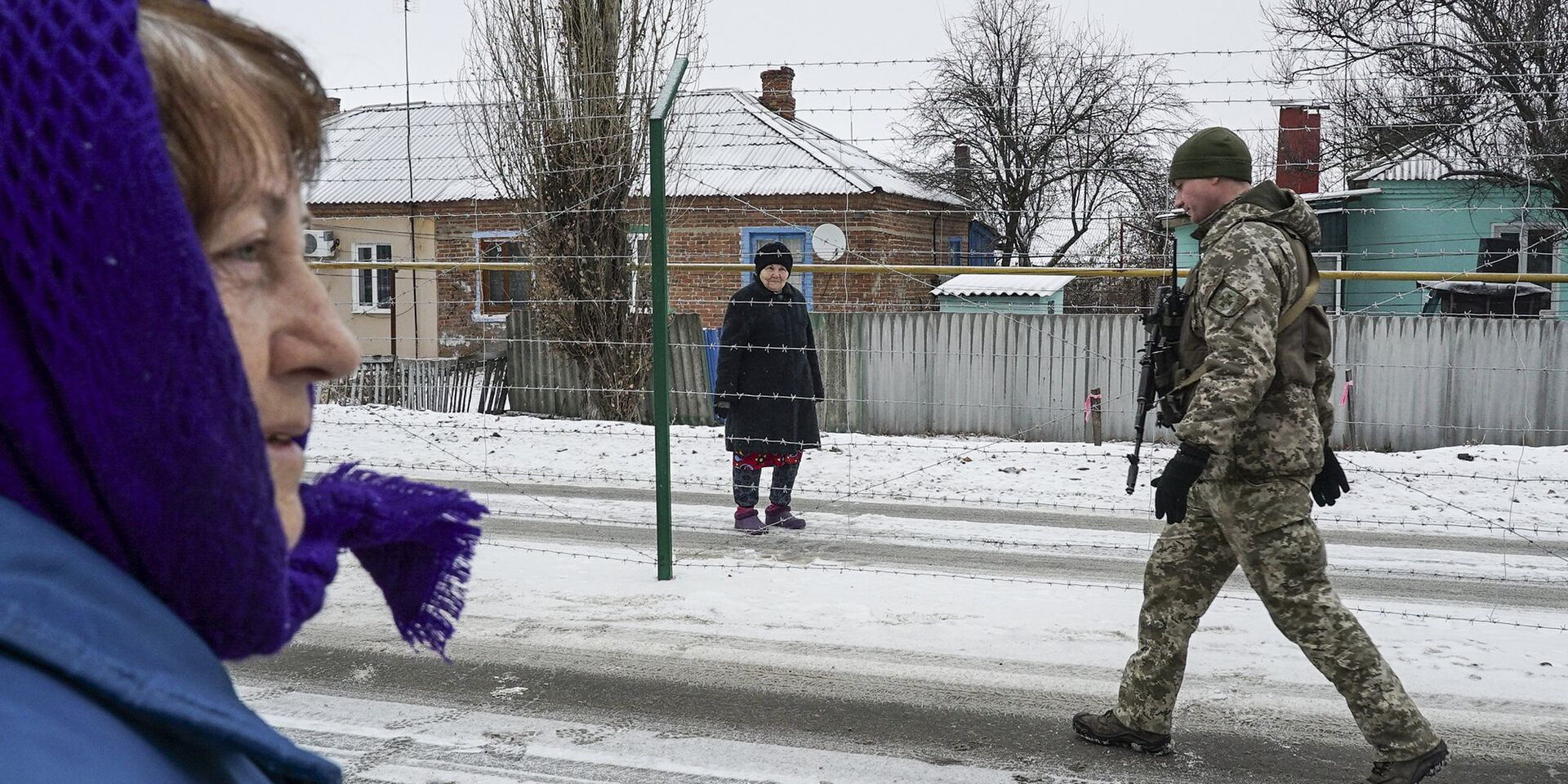 Люди на границе в городе Милове, Украина - ИноСМИ, 1920, 28.01.2023
