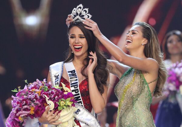 «Мисс Филиппины» Катриона Грей, завоевавшая титул «Мисс Вселенная» в Бангкоке