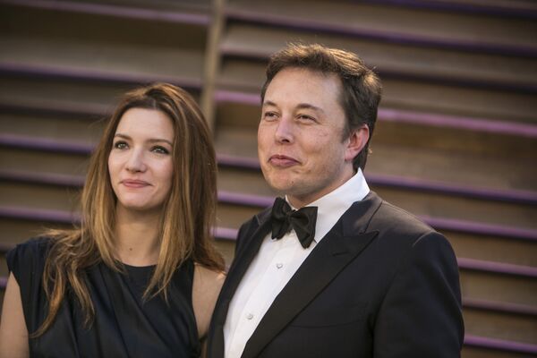 Генеральный директор SpaceX и Tesla Илон Маск и актриса Талула Райли в Голливуде Генеральный директор SpaceX и Tesla Илон Маск и актриса Талула Райли в Голливуде