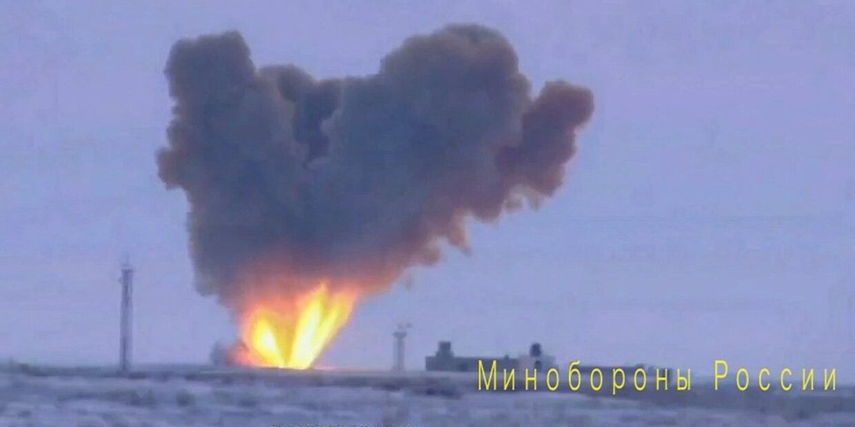 Запуск ракеты комплекса Авангард с гиперзвуковым боевым блоком