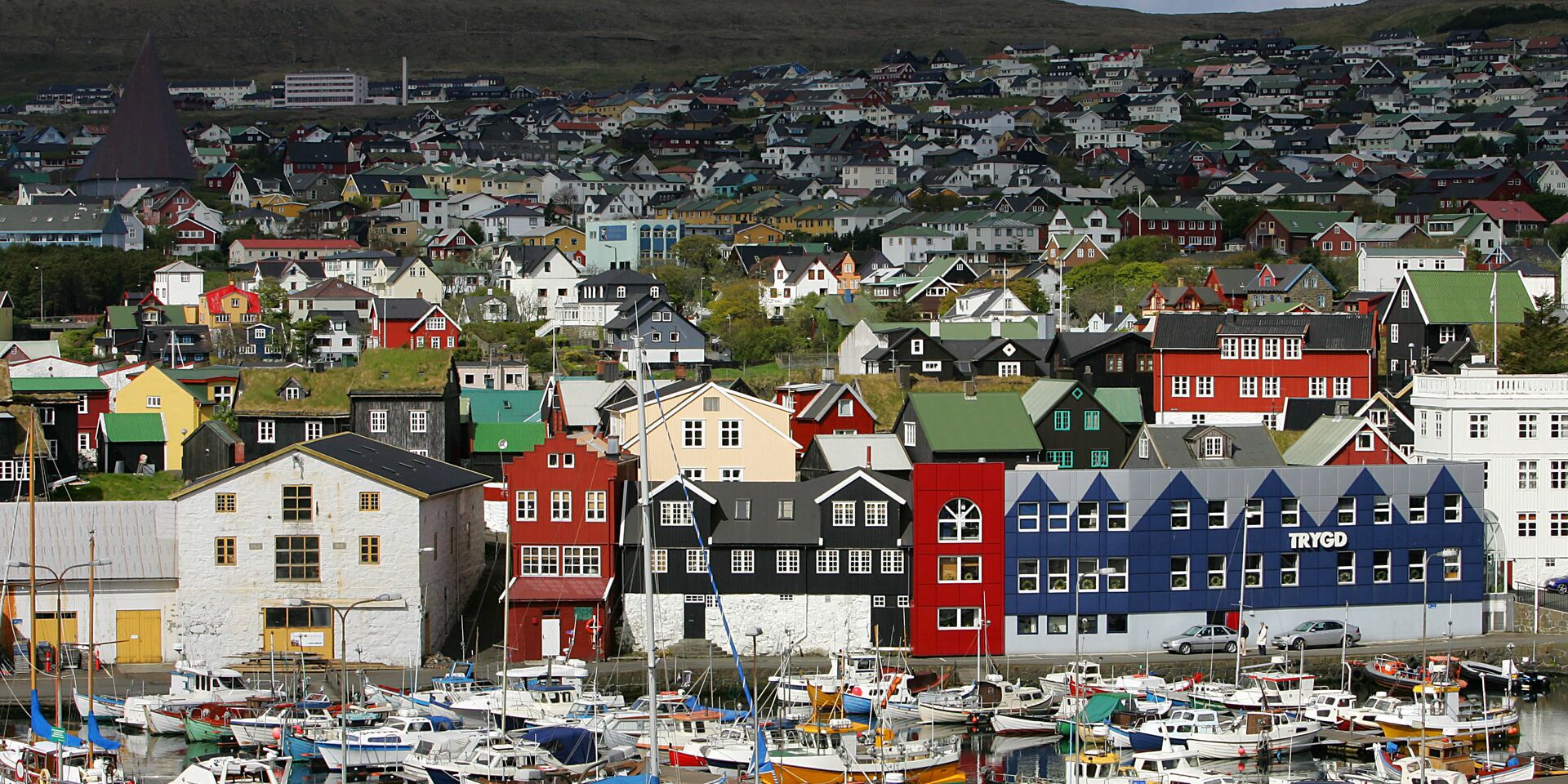 Вид на дома и рыбацкие лодки в Торсхавне, столице Фарерских островов - ИноСМИ, 1920, 13.11.2022