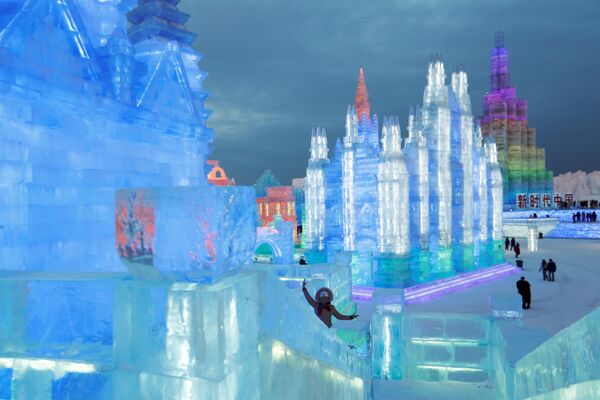 Ледяные скульптуры на фестивале в Харбине