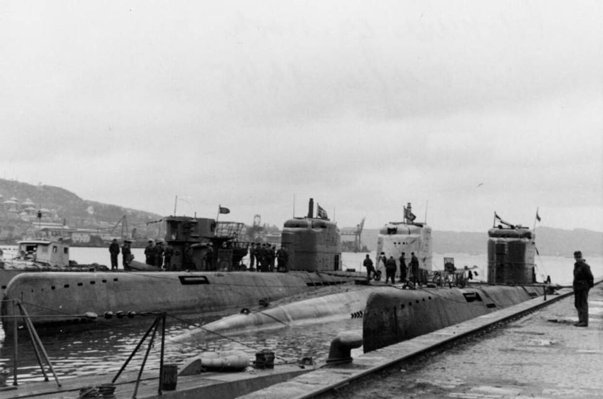 Три подводные лодки типа XXI в Берген, Норвегия, 1945
