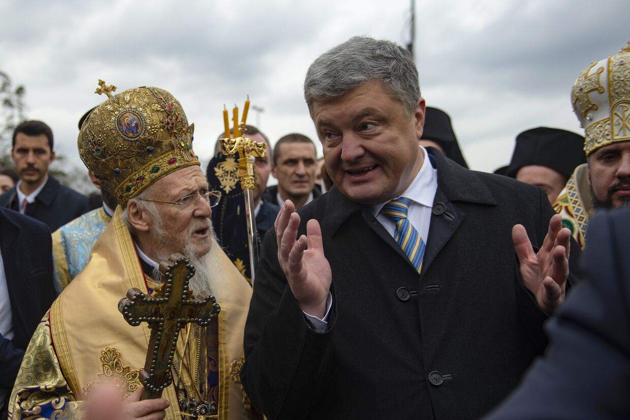 Вселенский Патриарх Варфоломей I и президент Украины Петром Порошенко в Стамбуле