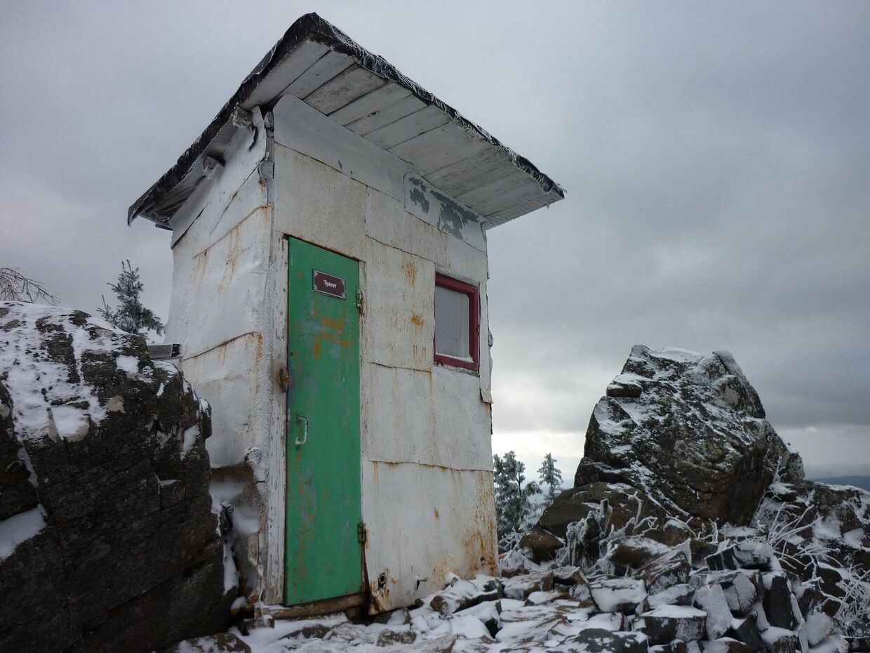 Туалет в буддийском монастыре на горе Качканар на Урале