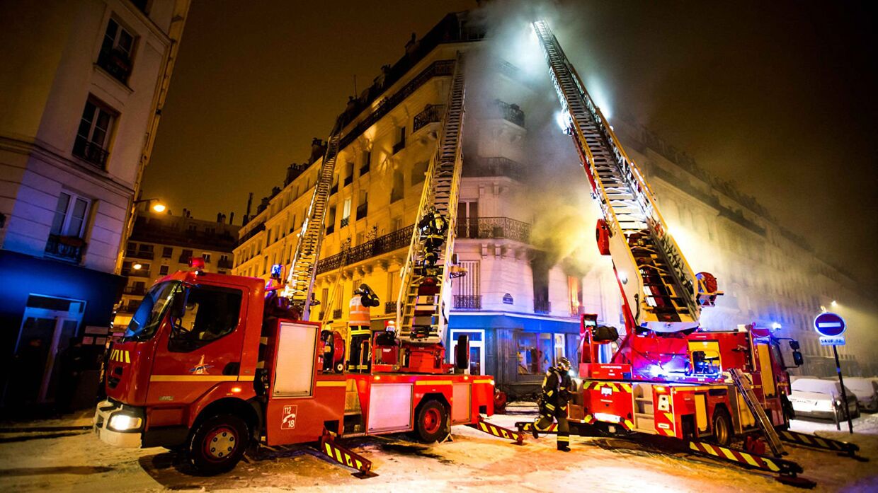 Сотрудники пожарной службы во Франции. Архивное фото