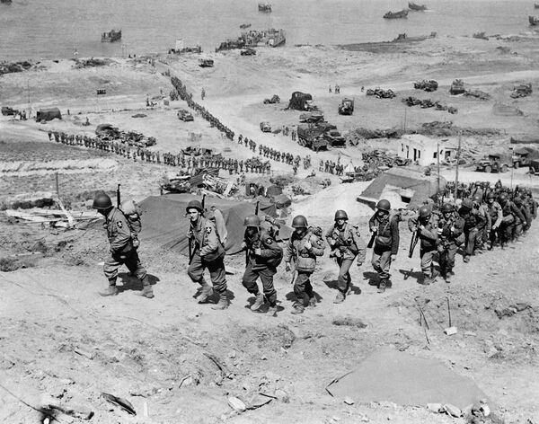 18 июня 1944. Американские солдаты в Нормандии, Франция. 18 июня 1944. Американские солдаты в Нормандии, Франция.