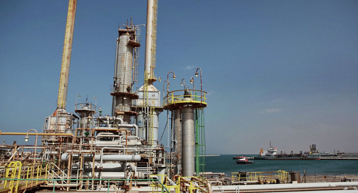нефтяные вышки в Ливии