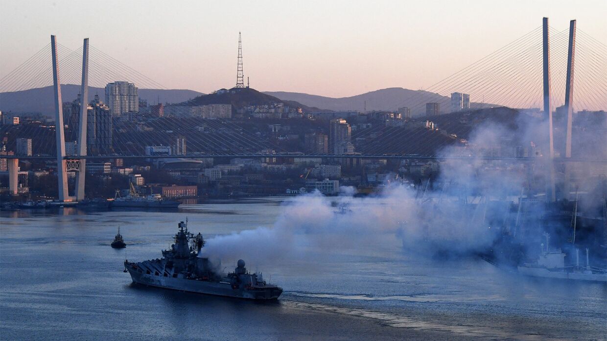 Встреча отряда боевых кораблей ТОФ в порту Владивостока
