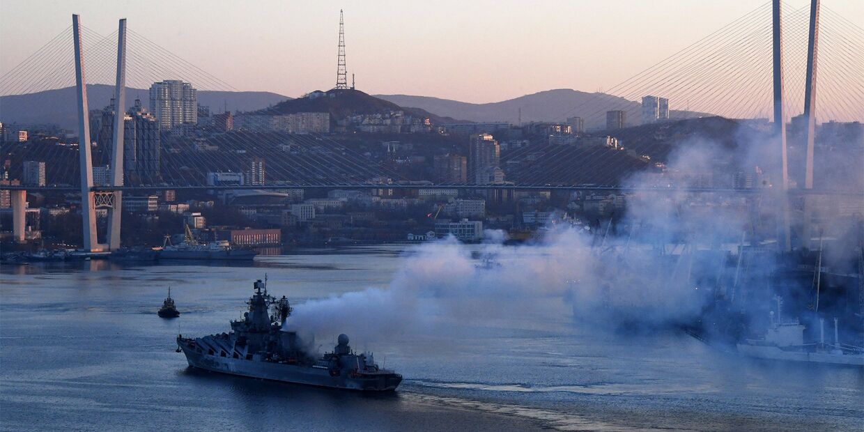 Встреча отряда боевых кораблей ТОФ в порту Владивостока