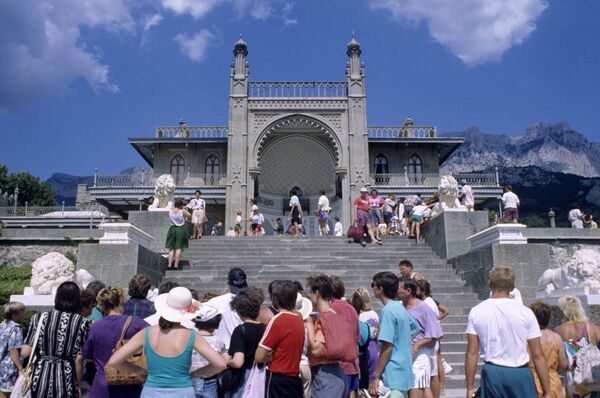 Алупкинский дворец Алупкинский дворец