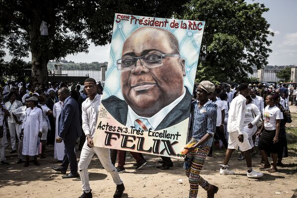 Сторонники избранного президента Демократической Республики Конго Феликса Чисекеди во время инаугурации в Киншасе