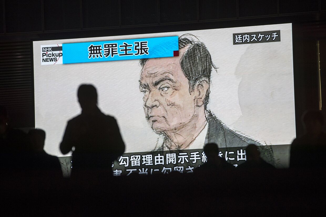 Бывший глава Nissan Карлос Гон в зале суда в Токио