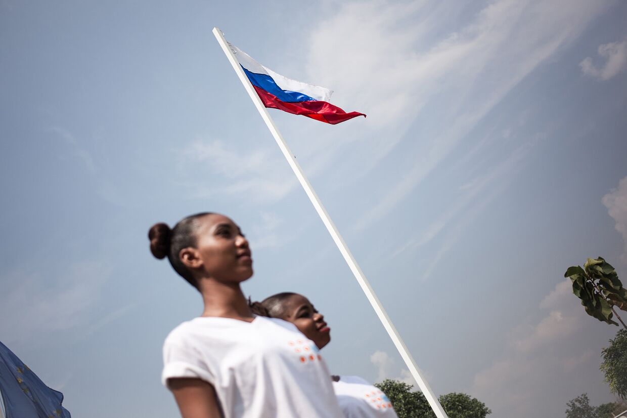Российский флаг вов ремя конкурса красоты «Мисс Центральноафриканская Республика 2018» в Банги