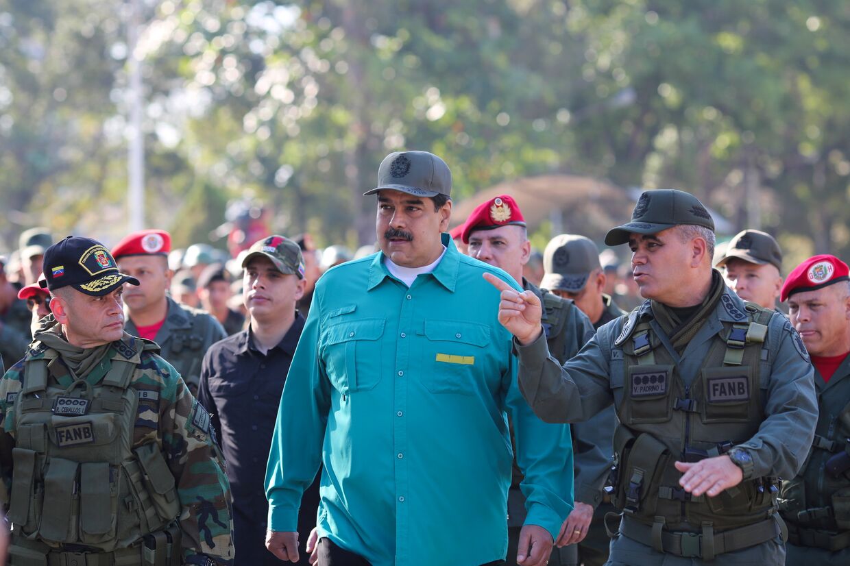 Президент Венесуэлы Николас Мадуро во время военных учений в Валенсии