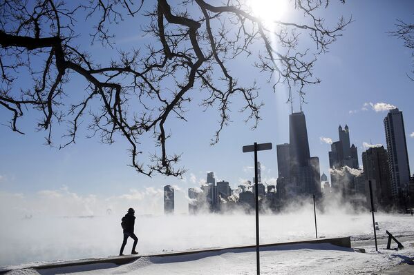 Пар над озером Мичиган при температуре -30 градусов по Цельсию в Чикаго
