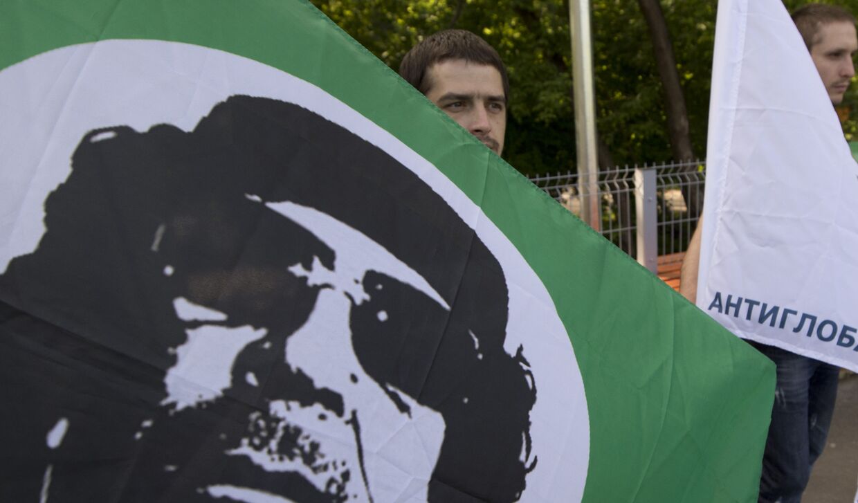 Сторонники Муаммара Аль-Каддафи во время своей акции В честь дня рождения Муаммара Аль-Каддафи