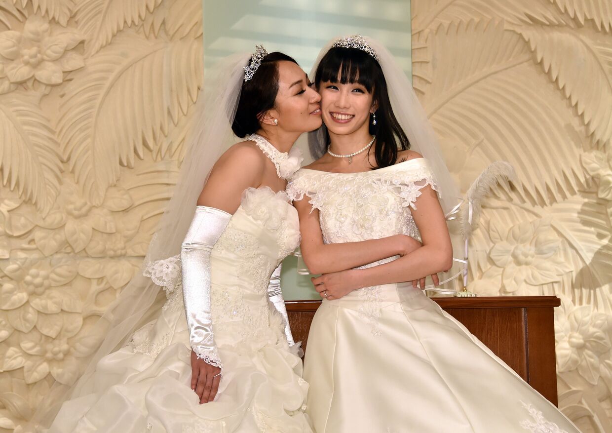 Японская актриса сочетается браком со своей возлюбленной