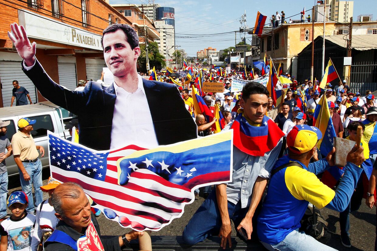 Сторонники оппозиции во время митинга против правительства президента Венесуэлы Николаса Мадуро в Маракайбо