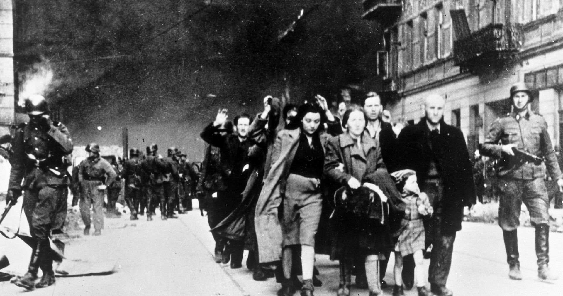 Жителей Варшавского гетто отправляют в лагерь смерти Треблинка - ИноСМИ, 1920, 18.09.2020