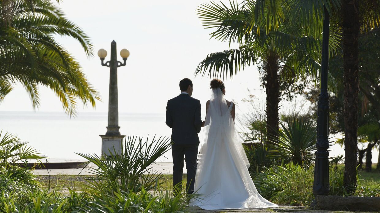 Молодожены